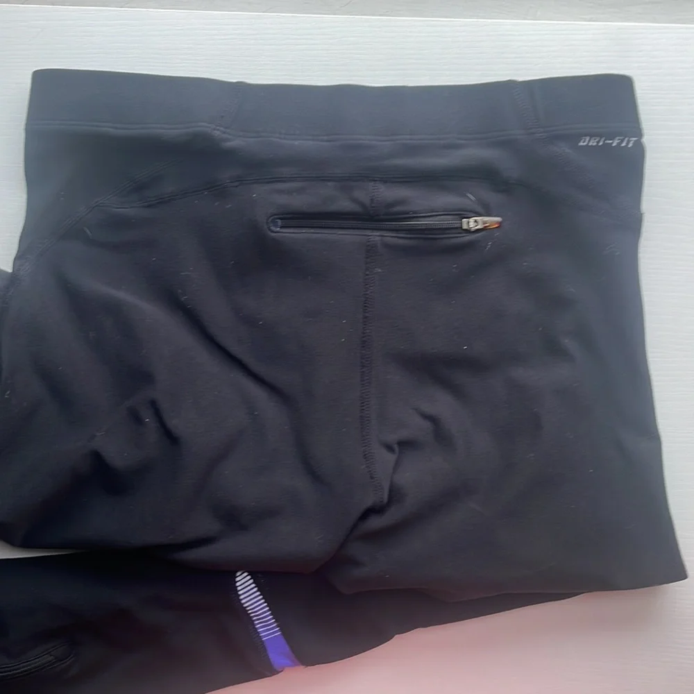 Nike - women’s size medium leggings - Picture 3 of 6